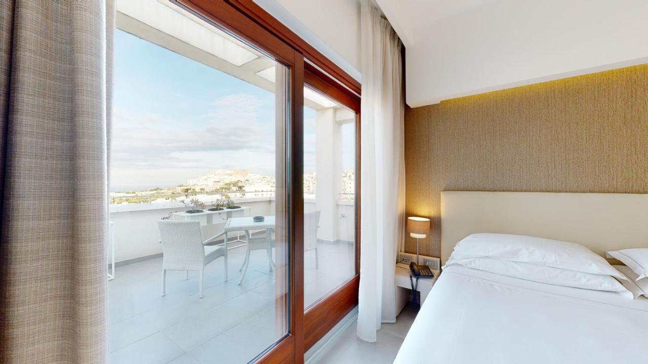 Hotel Monte Sarago Остуні Екстер'єр фото